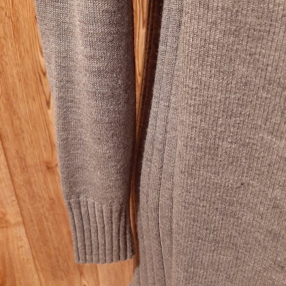 H&M Flowy Grey Sweater - Picture 4 of 8